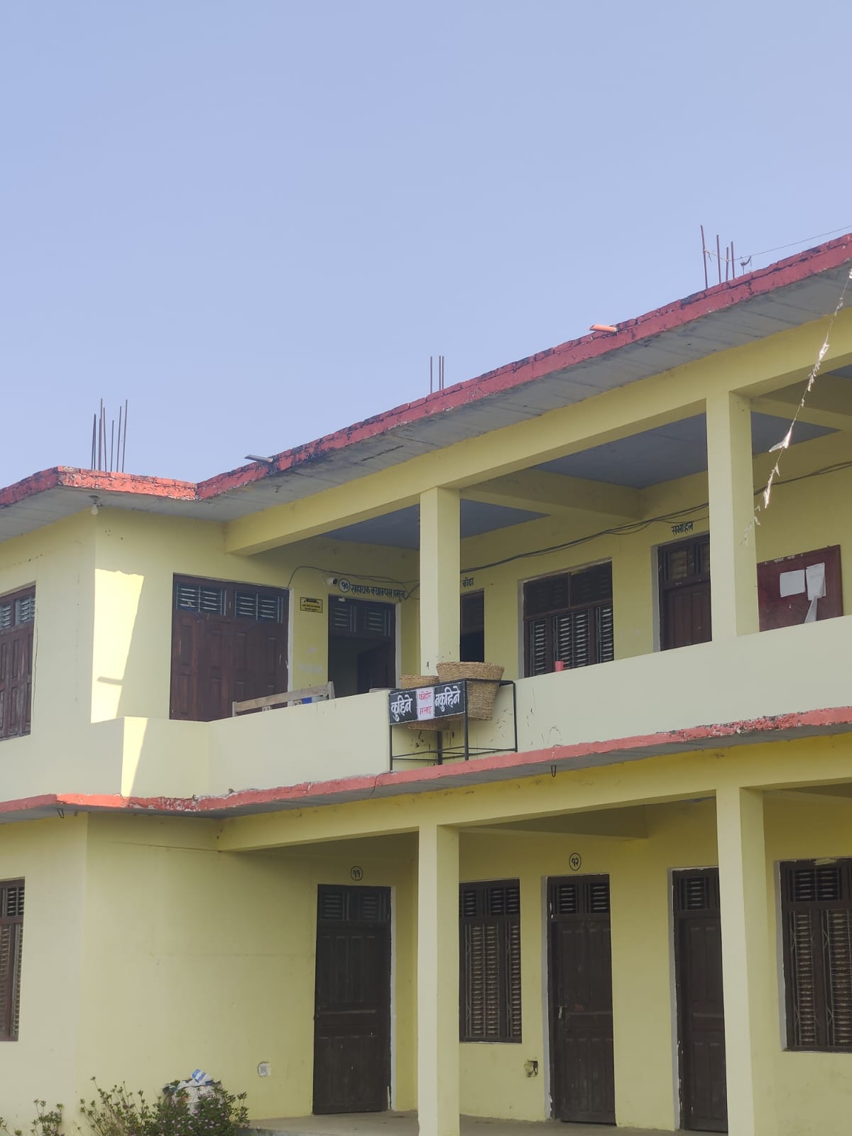 फूलबारी क्याम्पस धनगढी १८ फुलबारी कैलालीको आयोजनामा फूलबारी क्याम्पस परिसर सरसफाई कार्यक्रम सम्पन्न।