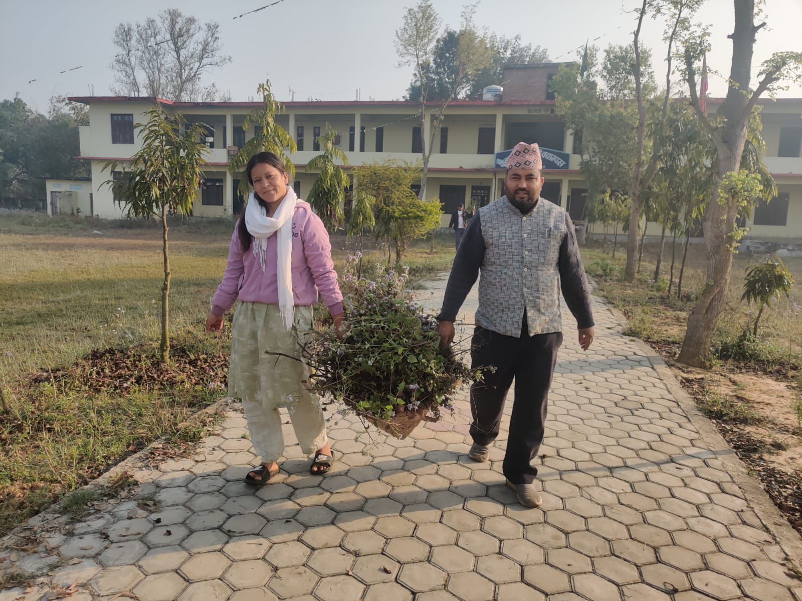 फूलबारी क्याम्पस धनगढी १८ फुलबारी कैलालीको आयोजनामा फूलबारी क्याम्पस परिसर सरसफाई कार्यक्रम सम्पन्न।